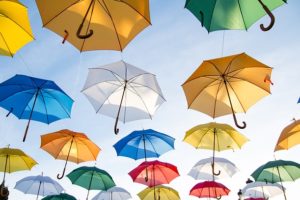 男の日傘が社会の閉塞感を打ち破る